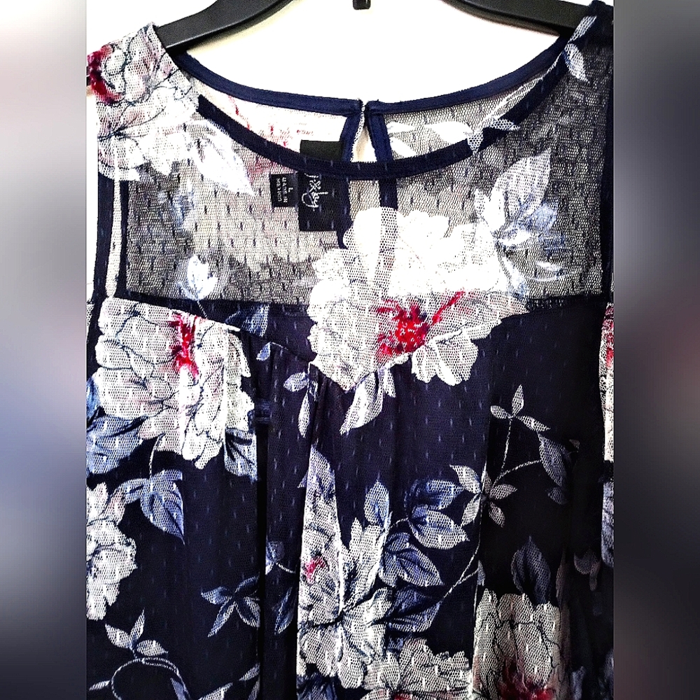 BEAUTIFUL BLACK FLORAL NET LADIES TOP, SIZE L, MADE BY BY &BY, SHORT SLEEVE